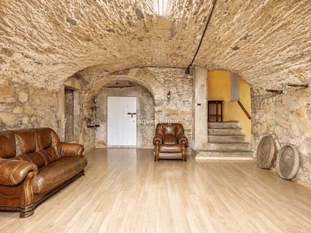 4 soveværelse Finca/Landehus til salg i Corçà med garage - € 1.500.000 (Ref: 9958983)