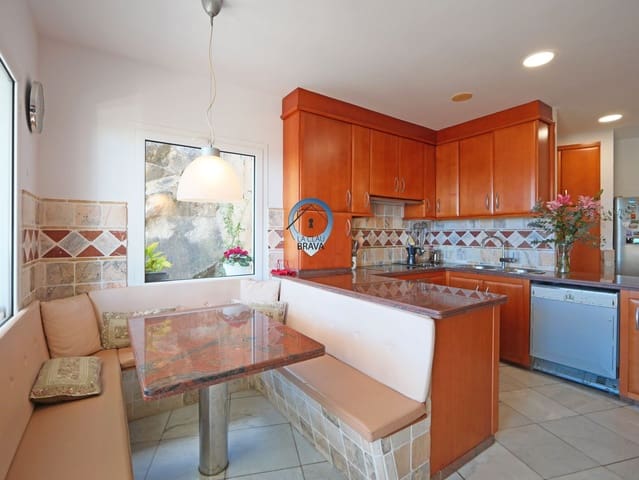 7 sovrum Villa till salu i Santa Cristina d'Aro med pool garage - 1 750 000 € (Ref: 9534118)