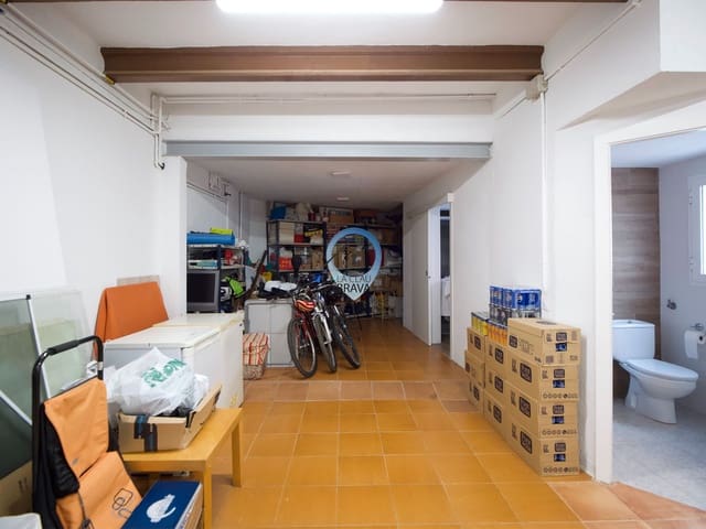 4 soveværelse Byhus til salg i Sant Feliu de Guíxols med garage - € 450.000 (Ref: 9534121)