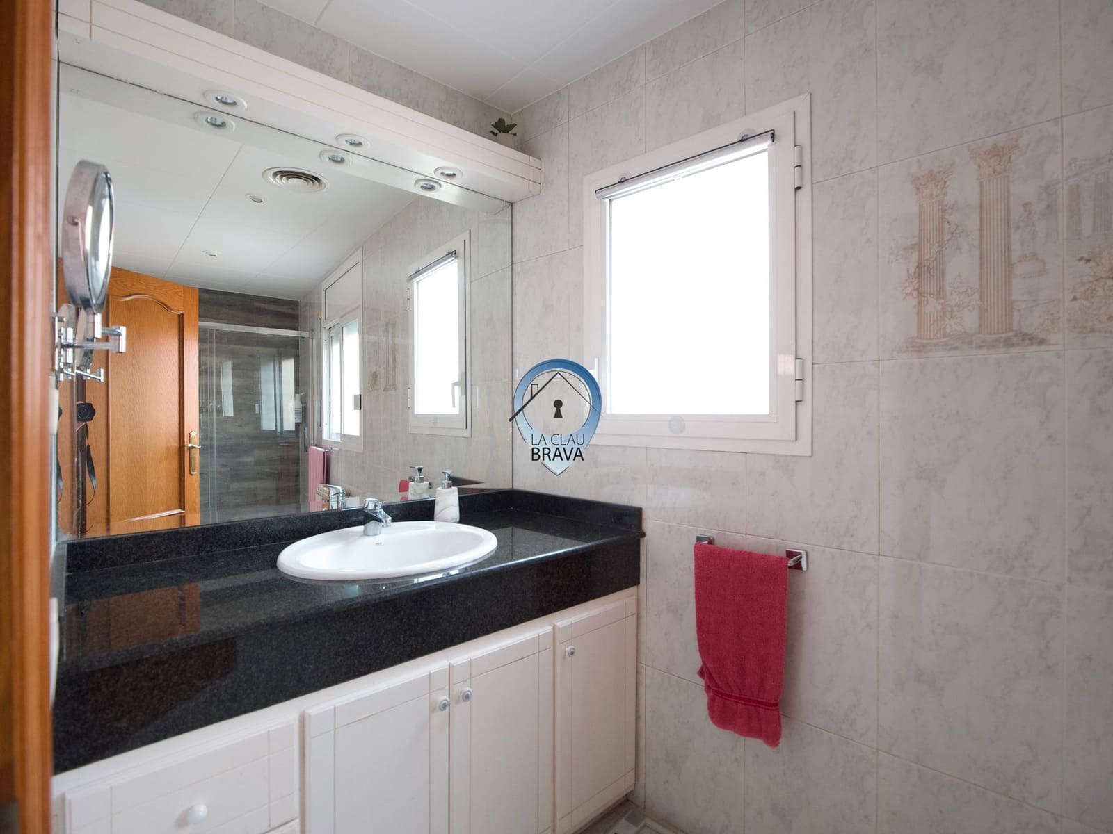 4 soveværelse Byhus til salg i Sant Feliu de Guixols med garage - € 450.000 (Ref: 9534121)