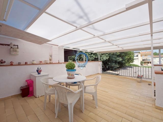 5 soveværelse Byhus til salg i Llagostera - € 360.000 (Ref: 9534123)