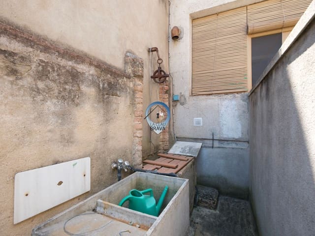 5 soveværelse Byhus til salg i Llagostera - € 360.000 (Ref: 9534123)