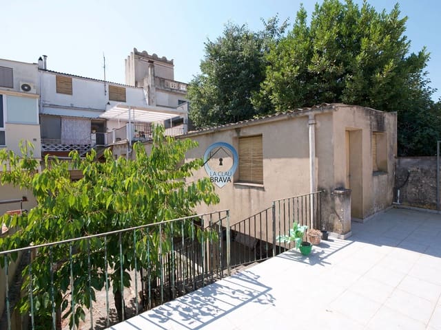 5 soveværelse Byhus til salg i Llagostera - € 360.000 (Ref: 9534123)