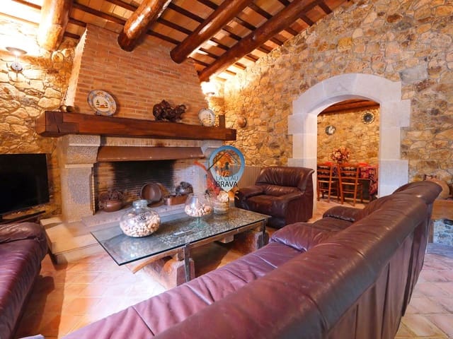 3 chambre Finca/Maison de Campagne à vendre à Santa Cristina d'Aro avec piscine garage - 870 000 € (Ref: 9534125)