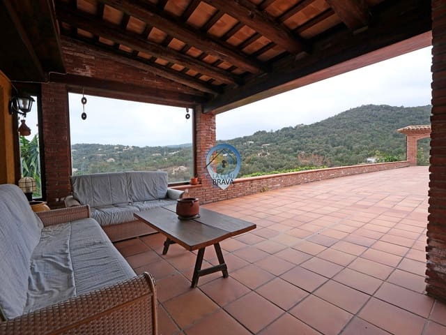 3 chambre Finca/Maison de Campagne à vendre à Santa Cristina d'Aro avec piscine garage - 870 000 € (Ref: 9534125)