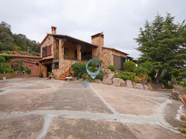 3 chambre Finca/Maison de Campagne à vendre à Santa Cristina d'Aro avec piscine garage - 870 000 € (Ref: 9534125)