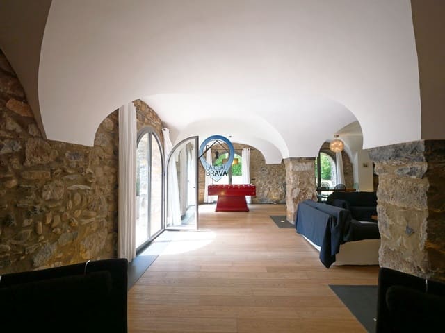 3 quarto Quinta/Casa Rural para venda em Sant Joan les Fonts com piscina garagem - 1 250 000 € (Ref: 9534126)