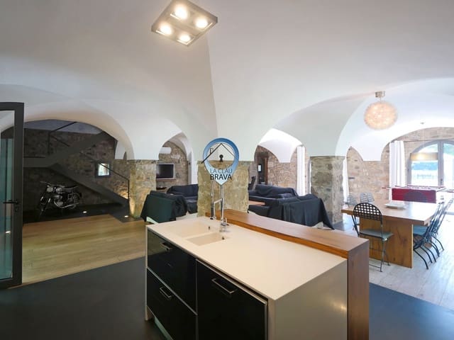 3 sypialnia Finka/Dom wiejski na sprzedaż w Sant Joan les Fonts z basenem garażem - 1 250 000 € (Ref: 9534126)