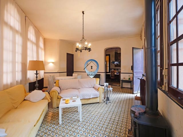 8 soveværelse Villa til salg i Caldes de Malavella - € 450.000 (Ref: 9534128)