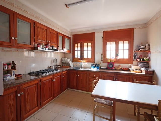 Chalet de 3 habitaciones en Santa Cristina d'Aro en venta con piscina garaje - 600.000 € (Ref: 9534131)