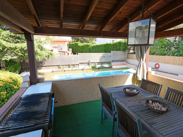 Chalet de 3 habitaciones en Santa Cristina d'Aro en venta con piscina garaje - 600.000 € (Ref: 9534131)