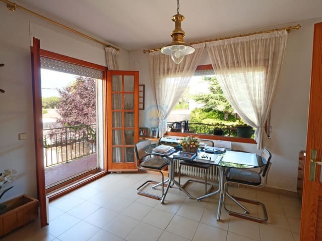 Chalet de 3 habitaciones en Santa Cristina d'Aro en venta con piscina garaje - 600.000 € (Ref: 9534131)