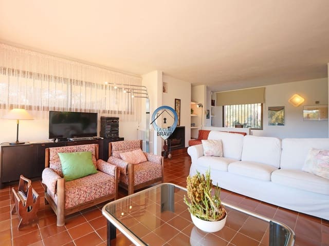 5 sypialnia Finka/Dom wiejski na sprzedaż w Santa Cristina d'Aro z basenem garażem - 1 000 000 € (Ref: 9534132)