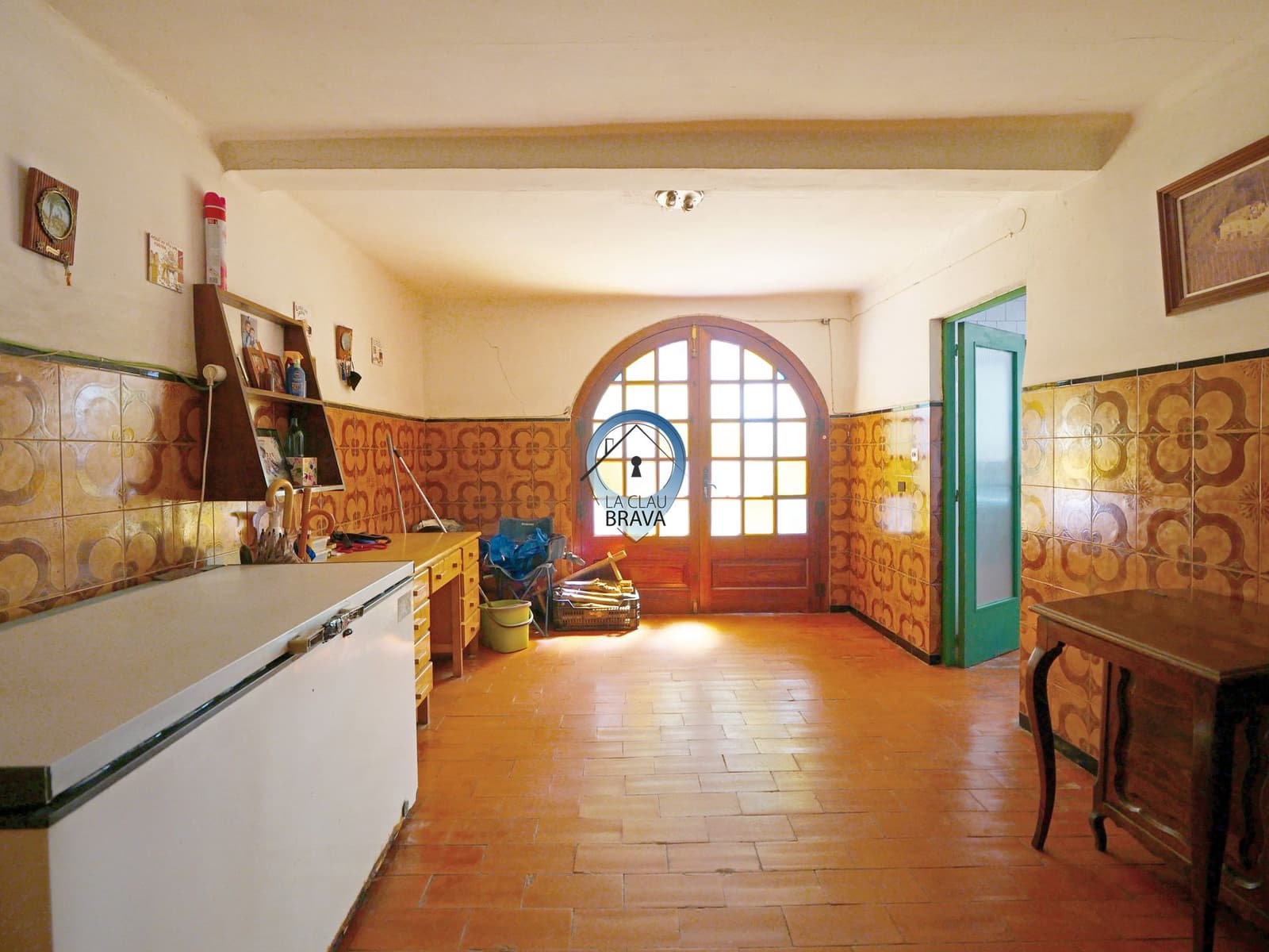 9 bedroom Finca/Country House for sale in Bescano with garage - € 350,000 (Ref: 9534133)