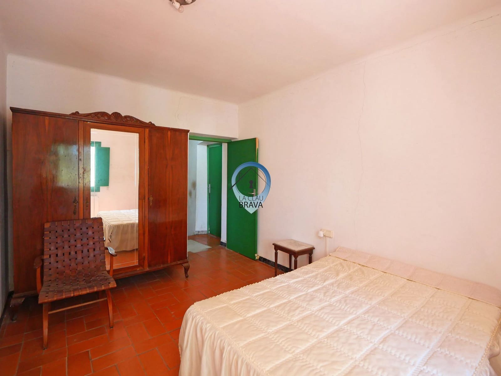 9 bedroom Finca/Country House for sale in Bescano with garage - € 350,000 (Ref: 9534133)