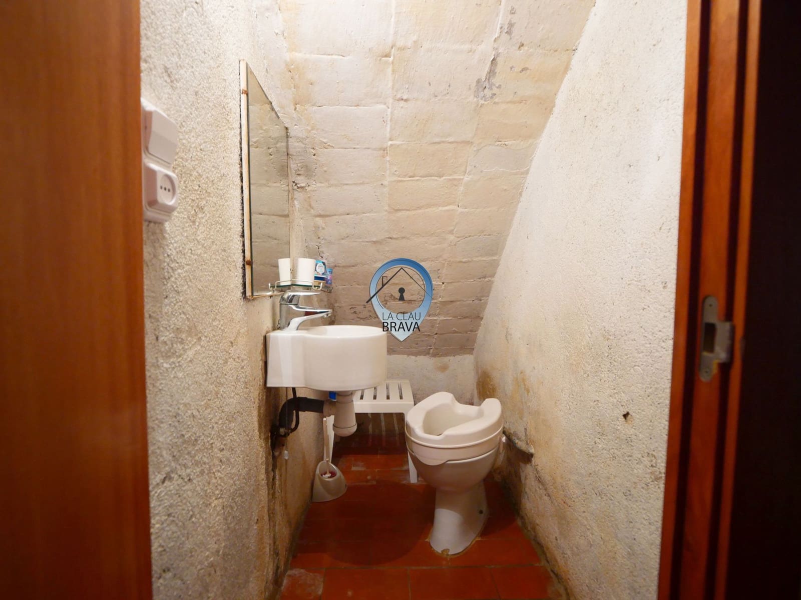 9 bedroom Finca/Country House for sale in Bescano with garage - € 350,000 (Ref: 9534133)