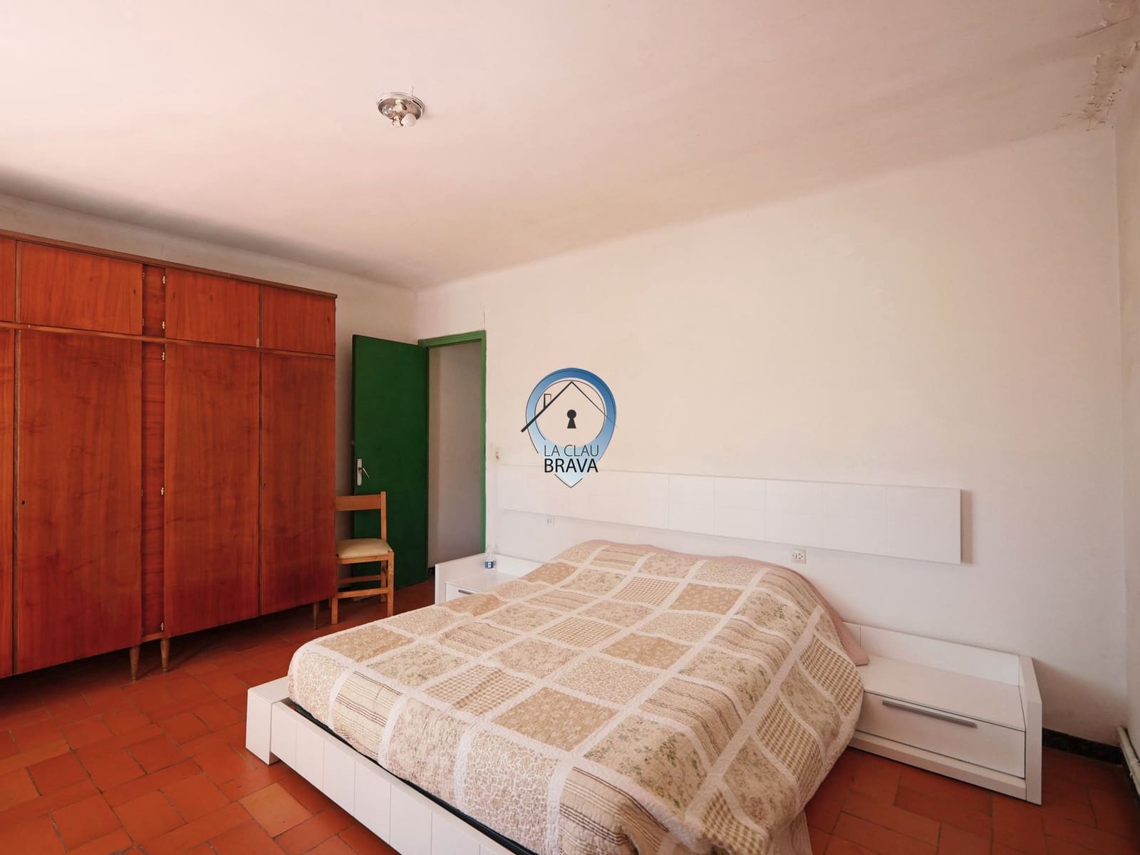 9 bedroom Finca/Country House for sale in Bescano with garage - € 350,000 (Ref: 9534133)