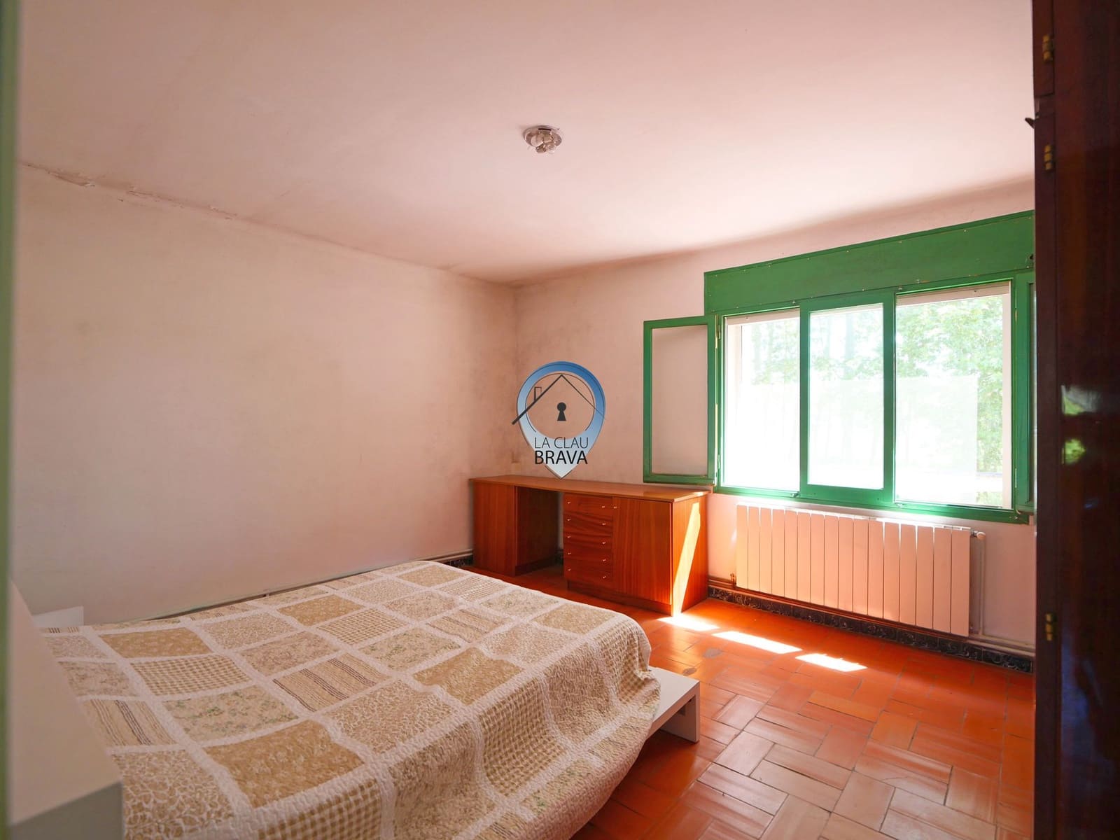 9 bedroom Finca/Country House for sale in Bescano with garage - € 350,000 (Ref: 9534133)