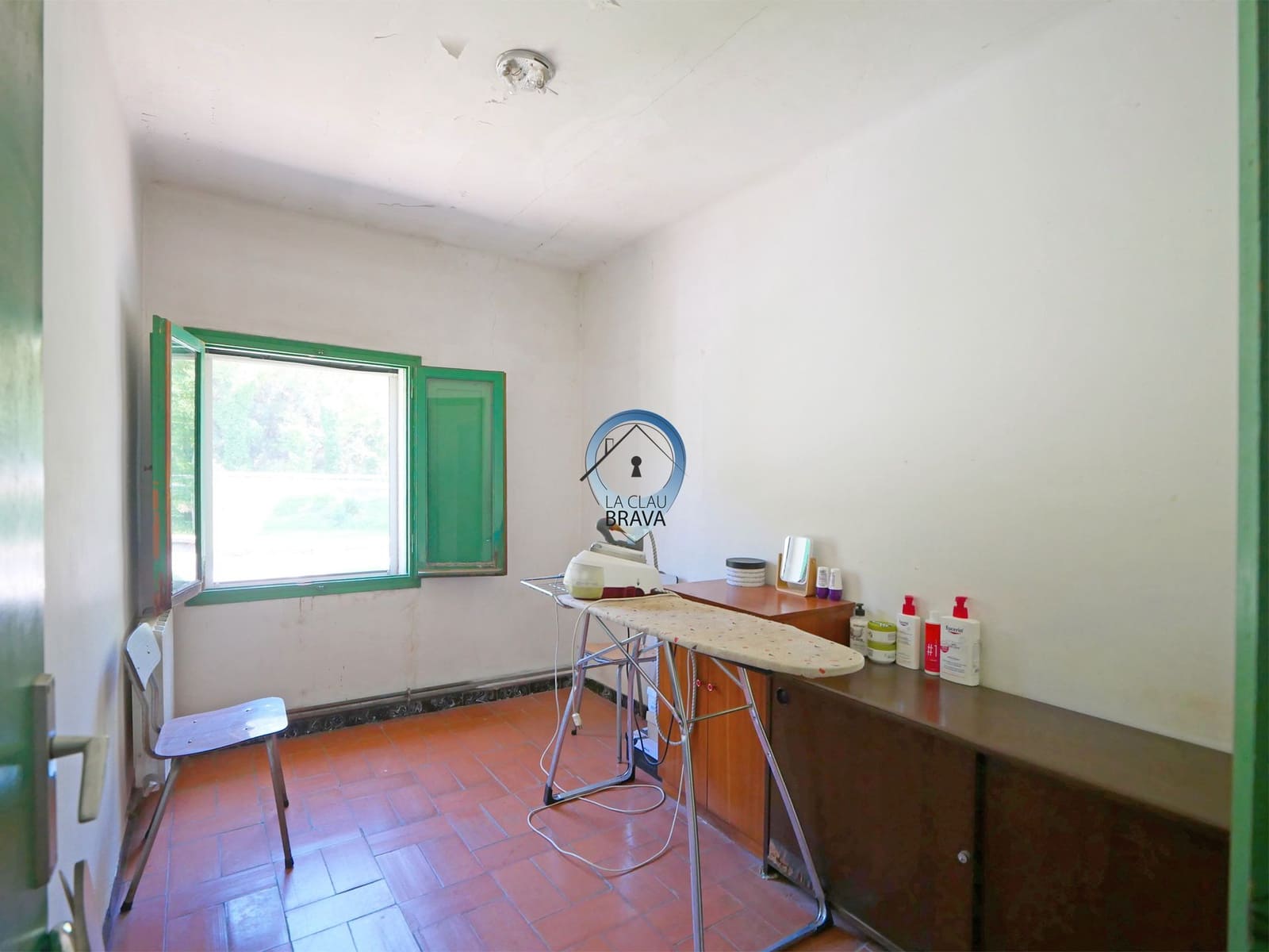 9 bedroom Finca/Country House for sale in Bescano with garage - € 350,000 (Ref: 9534133)