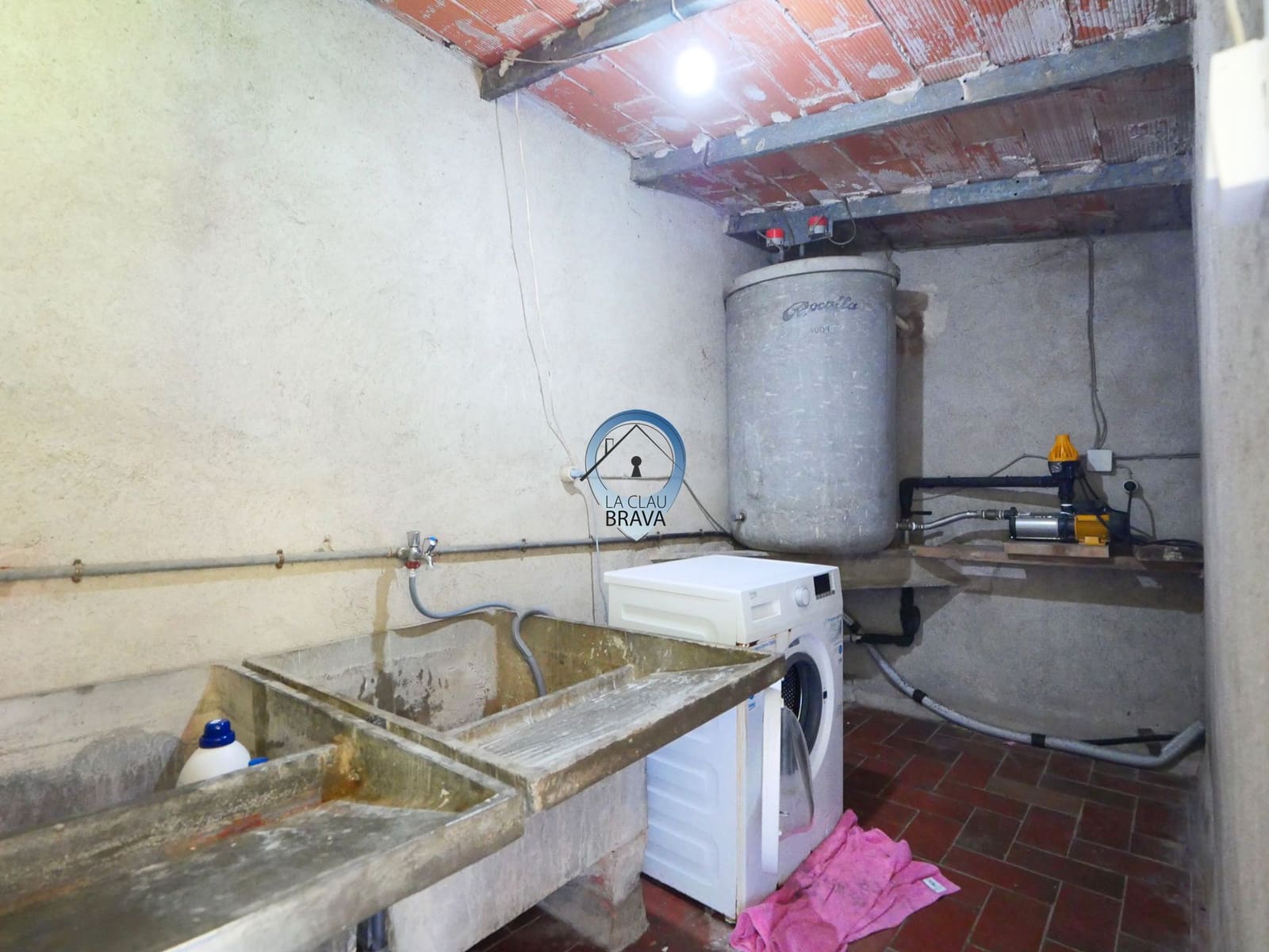 9 bedroom Finca/Country House for sale in Bescano with garage - € 350,000 (Ref: 9534133)