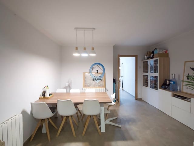 Casa de 4 habitaciones en Sant Feliu de Guíxols en venta con garaje - 295.000 € (Ref: 9534145)