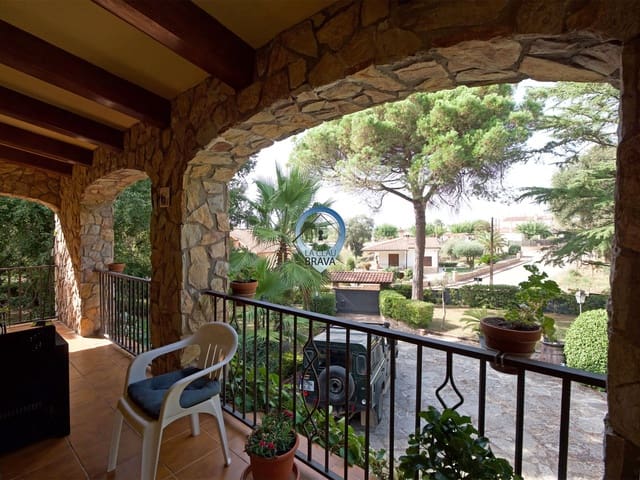 6 slaapkamer Villa te koop in Can Carbonell, Caldes de Malavella met zwembad garage - € 625.000 (Ref: 9534149)