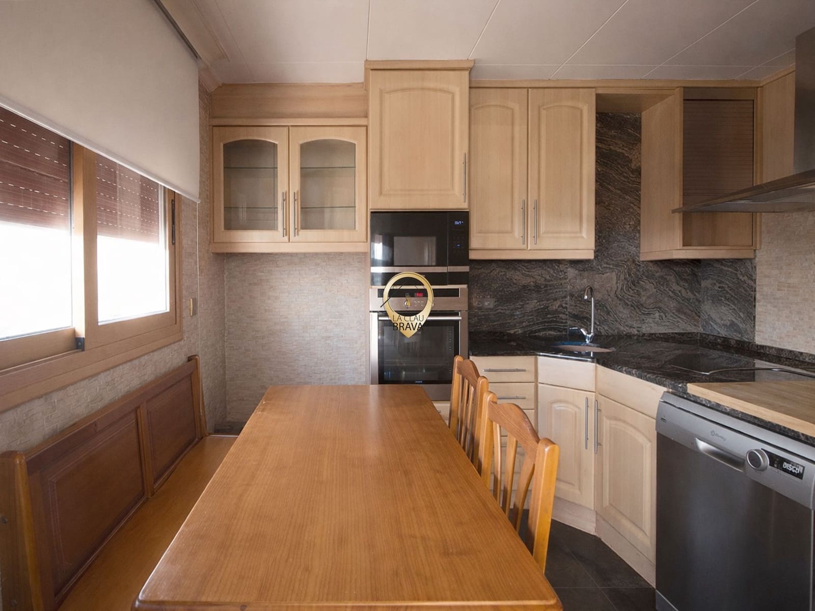 6 bedroom Commercial for sale in Sant Feliu de Guixols - € 745,000 (Ref: 9536423)