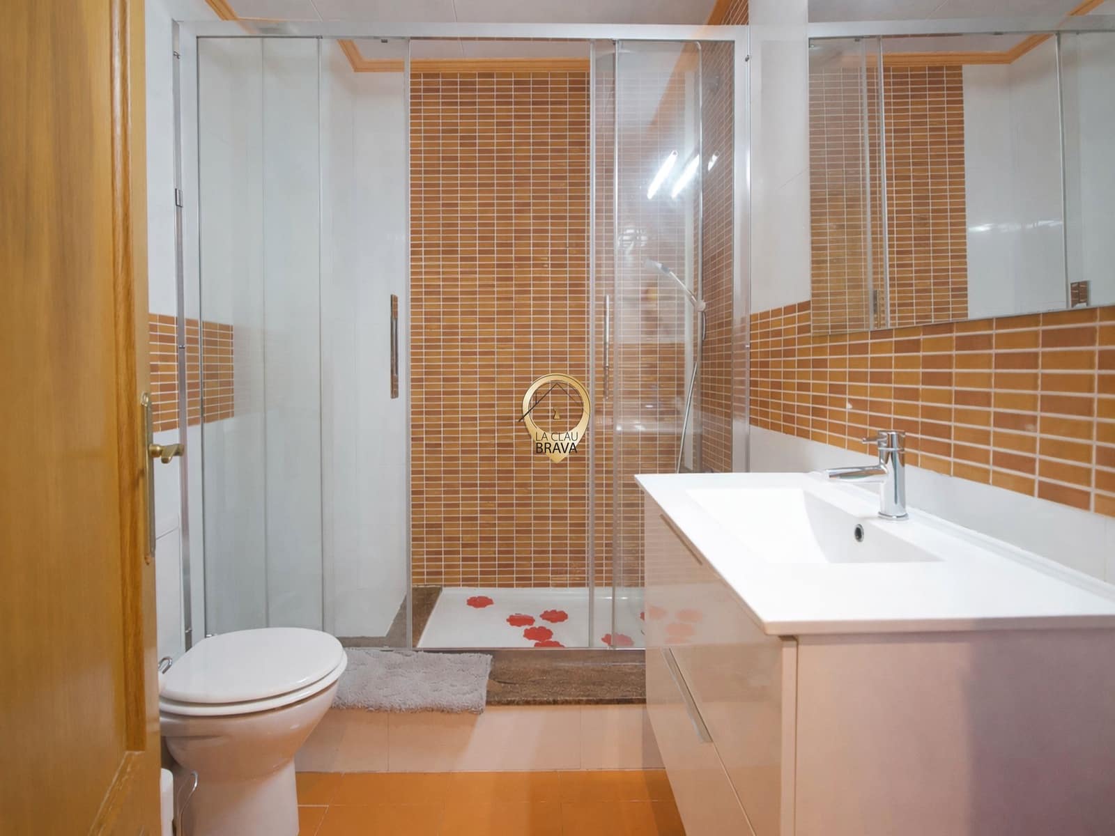 6 bedroom Commercial for sale in Sant Feliu de Guixols - € 745,000 (Ref: 9536423)