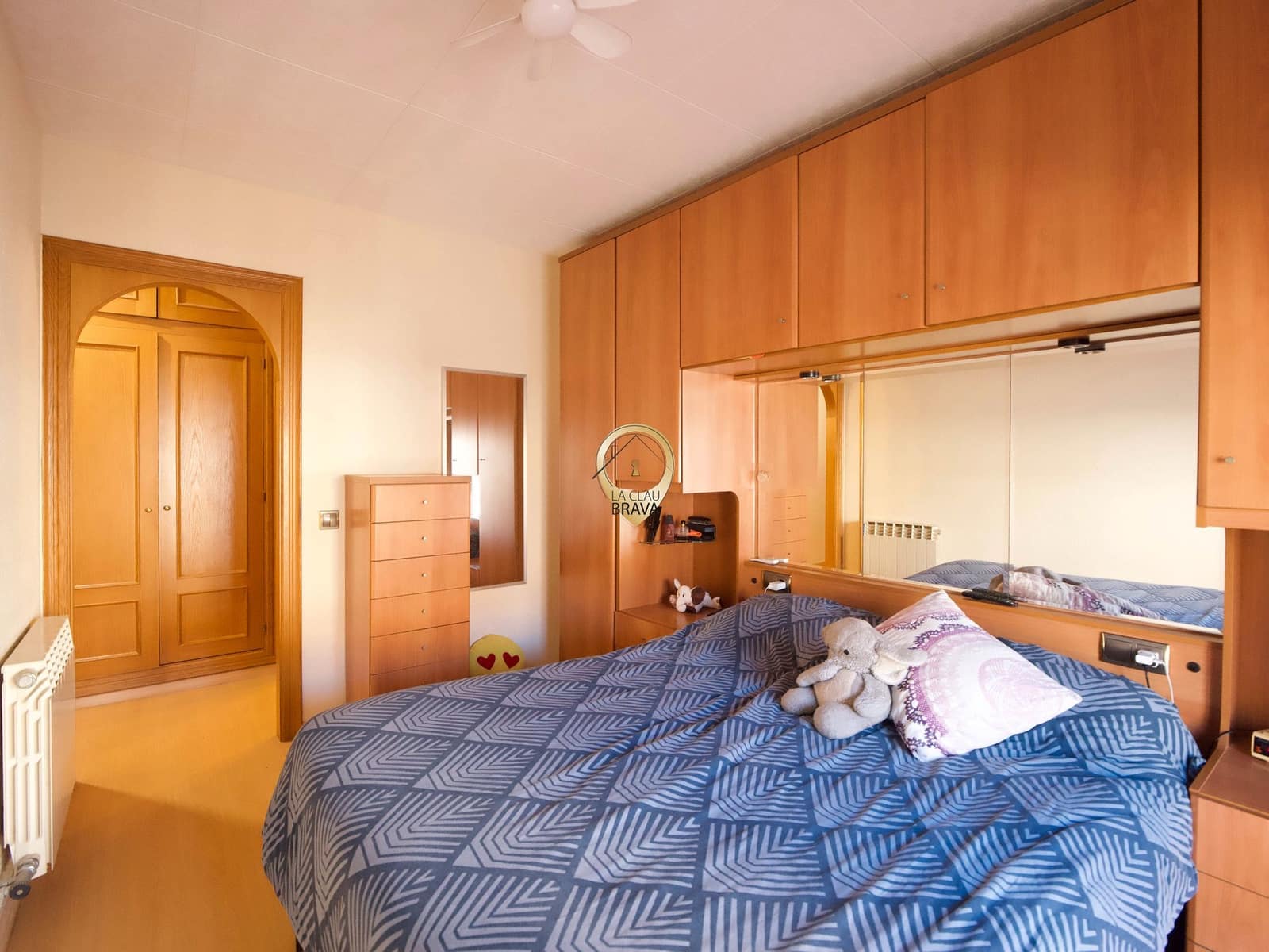 6 bedroom Commercial for sale in Sant Feliu de Guixols - € 745,000 (Ref: 9536423)