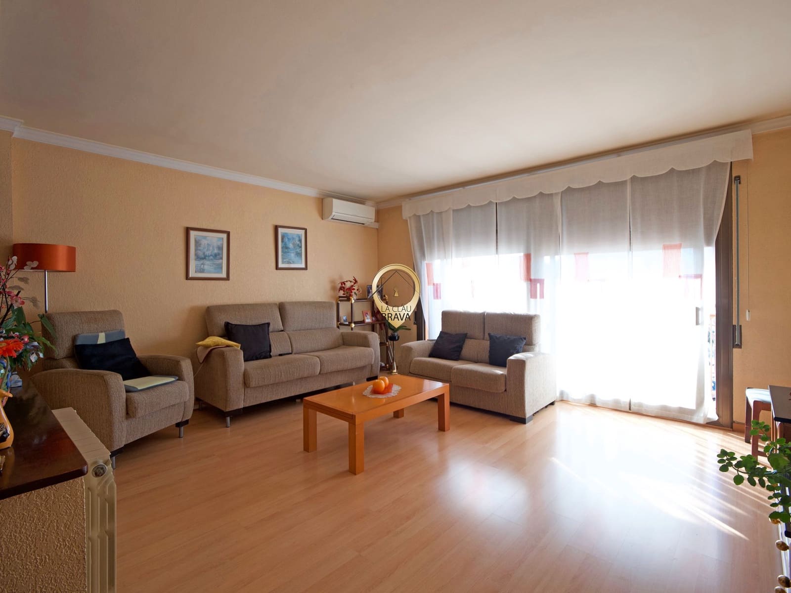 6 bedroom Commercial for sale in Sant Feliu de Guixols - € 745,000 (Ref: 9536423)