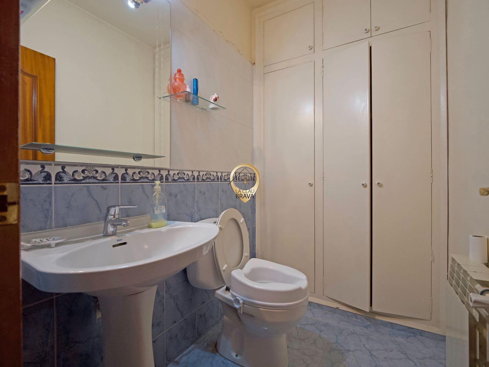 6 bedroom Commercial for sale in Sant Feliu de Guixols - € 745,000 (Ref: 9536423)