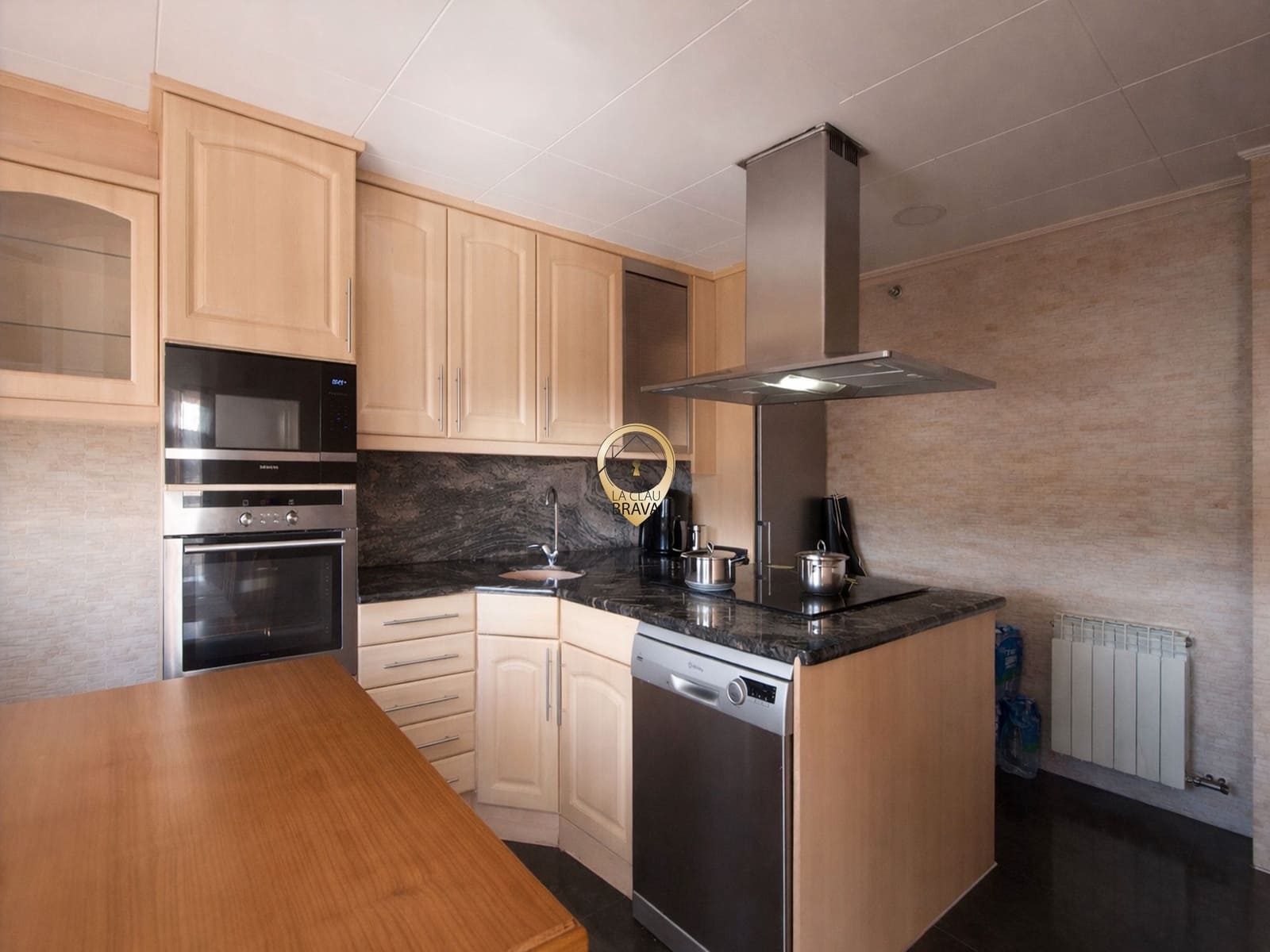 6 bedroom Commercial for sale in Sant Feliu de Guixols - € 745,000 (Ref: 9536423)