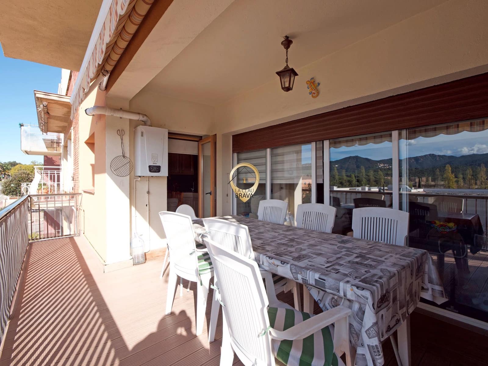 6 bedroom Commercial for sale in Sant Feliu de Guixols - € 745,000 (Ref: 9536423)