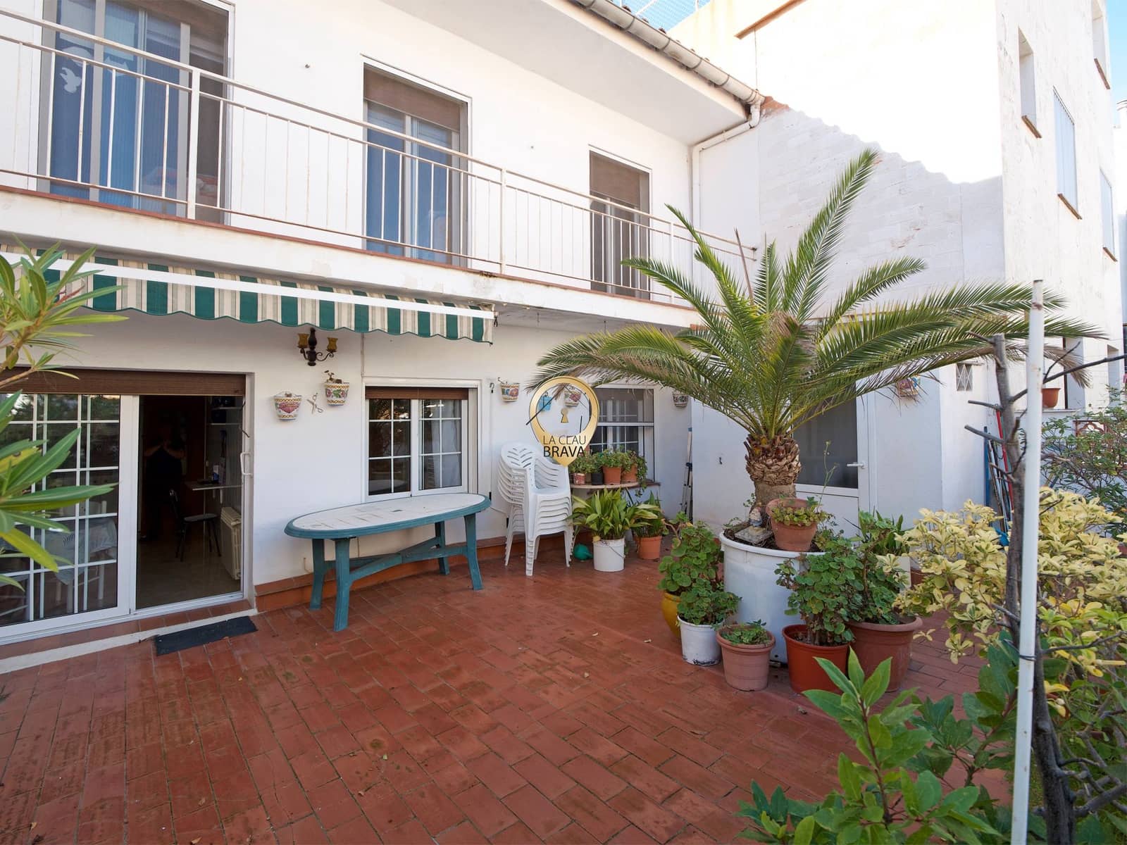 6 bedroom Commercial for sale in Sant Feliu de Guixols - € 745,000 (Ref: 9536423)