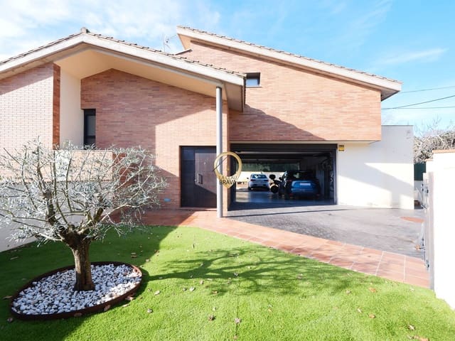 4 soveværelse Villa til salg i Sant Feliu de Guíxols med garage - € 720.000 (Ref: 9588513)