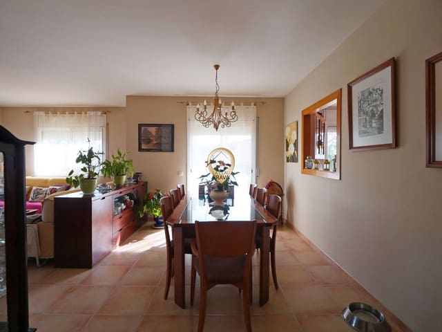 5 Zimmer Villa zu verkaufen in Santa Cristina d'Aro mit Garage - 550.000 € (Ref: 9628236)