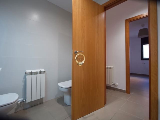 4 makuuhuone Asunto myytävänä paikassa Sant Feliu de Guíxols mukana 
autotalli - 350 000 € (Ref: 9629208)