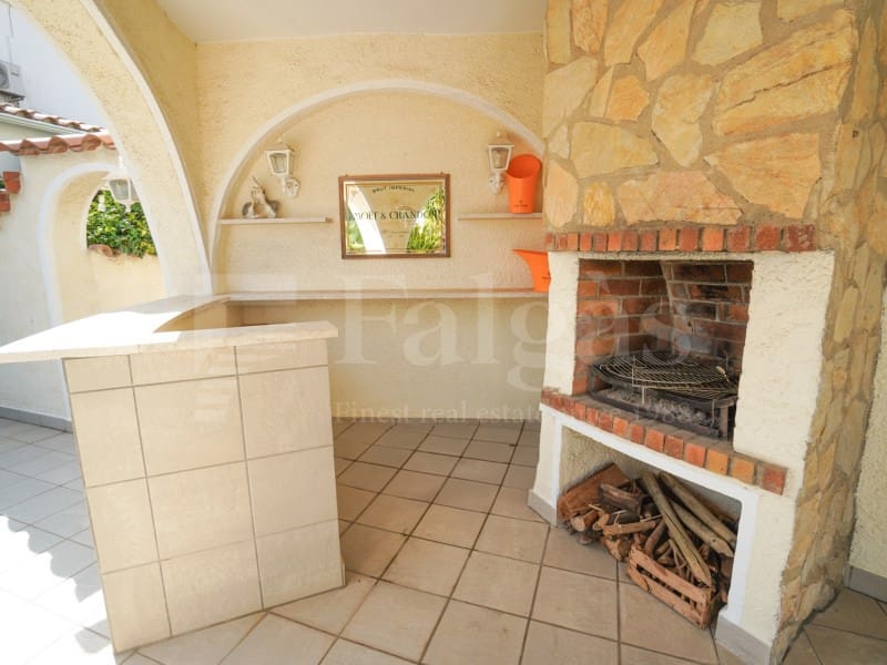 3 slaapkamer Villa te koop in Empuriabrava met zwembad garage - € 1.060.000 (Ref: 10015243)
