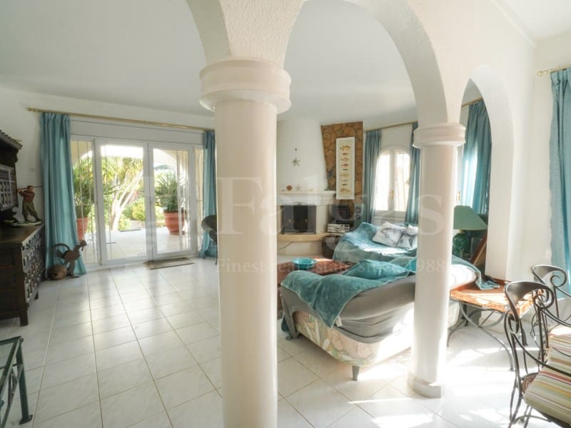 3 slaapkamer Villa te koop in Empuriabrava met zwembad garage - € 1.060.000 (Ref: 10015243)