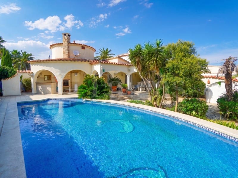 3 slaapkamer Villa te koop in Empuriabrava met zwembad garage - € 1.060.000 (Ref: 10015243)