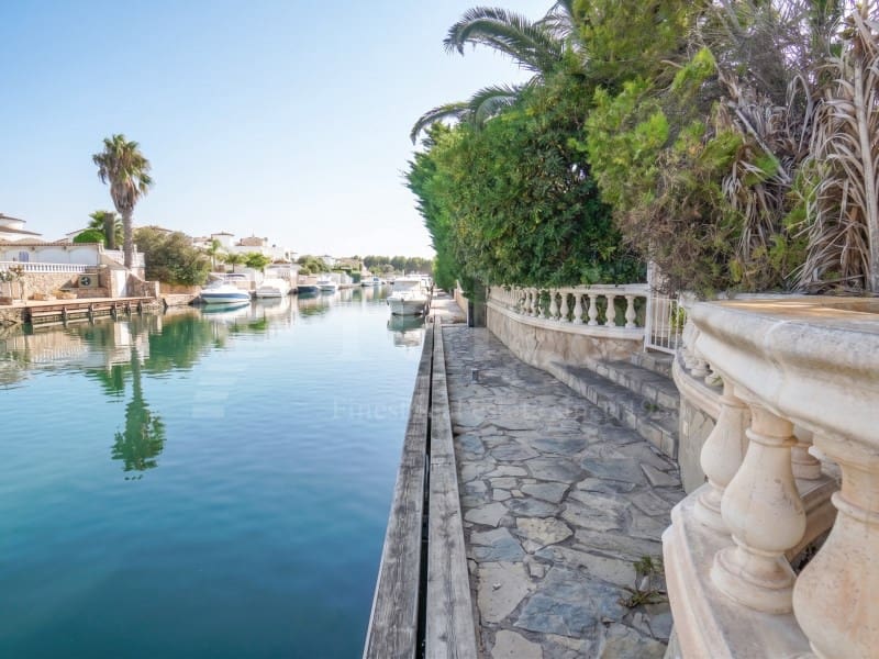 3 slaapkamer Villa te koop in Empuriabrava met zwembad garage - € 1.060.000 (Ref: 10015243)