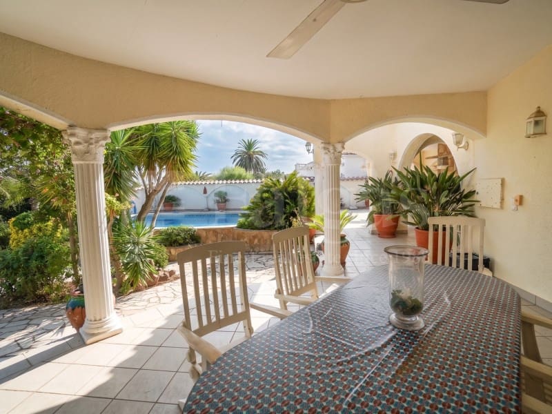 3 slaapkamer Villa te koop in Empuriabrava met zwembad garage - € 1.060.000 (Ref: 10015243)