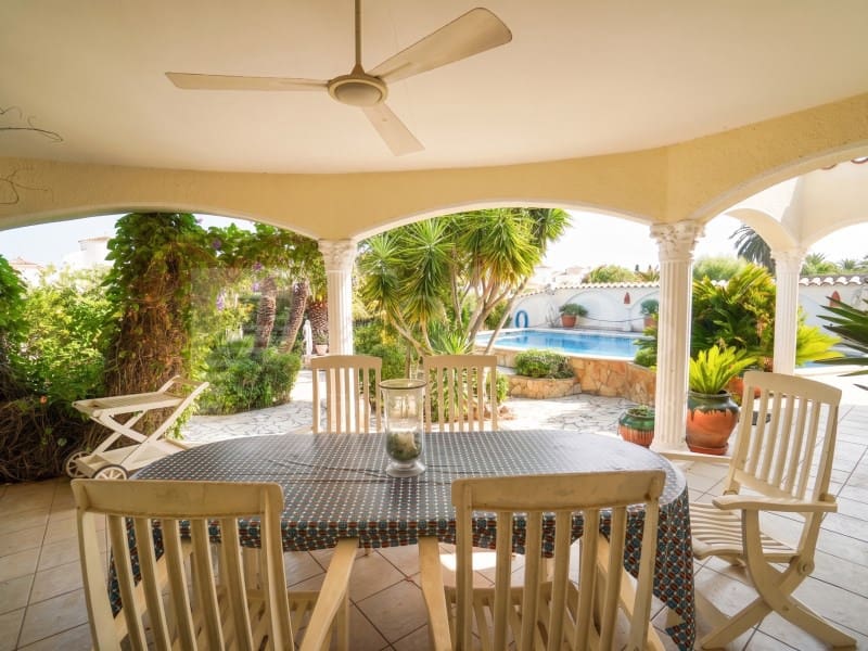 3 slaapkamer Villa te koop in Empuriabrava met zwembad garage - € 1.060.000 (Ref: 10015243)