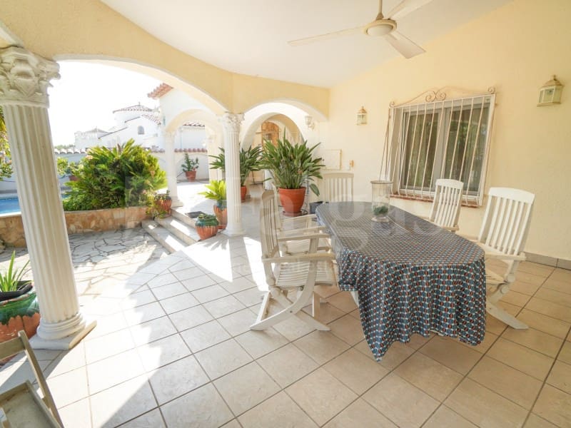 3 slaapkamer Villa te koop in Empuriabrava met zwembad garage - € 1.060.000 (Ref: 10015243)