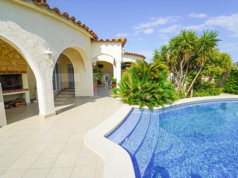 3 slaapkamer Villa te koop in Empuriabrava met zwembad garage - € 1.060.000 (Ref: 10015243)