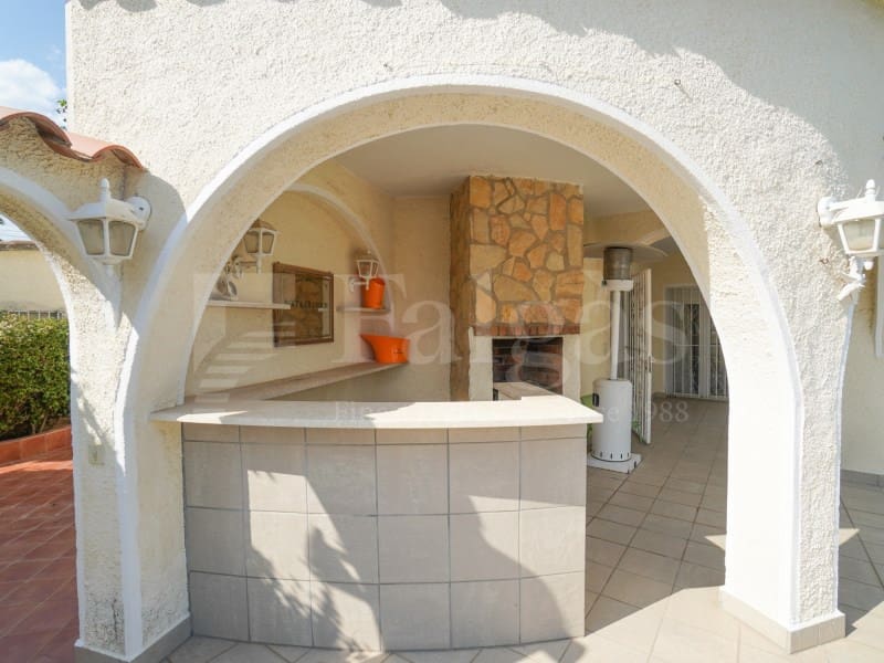 3 slaapkamer Villa te koop in Empuriabrava met zwembad garage - € 1.060.000 (Ref: 10015243)