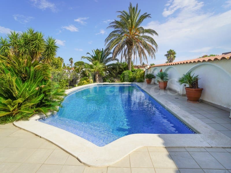 3 slaapkamer Villa te koop in Empuriabrava met zwembad garage - € 1.060.000 (Ref: 10015243)