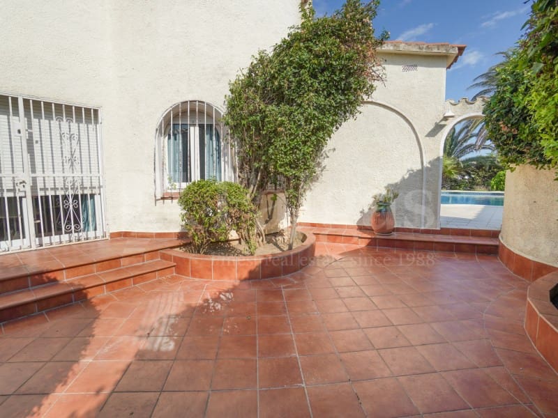3 slaapkamer Villa te koop in Empuriabrava met zwembad garage - € 1.060.000 (Ref: 10015243)