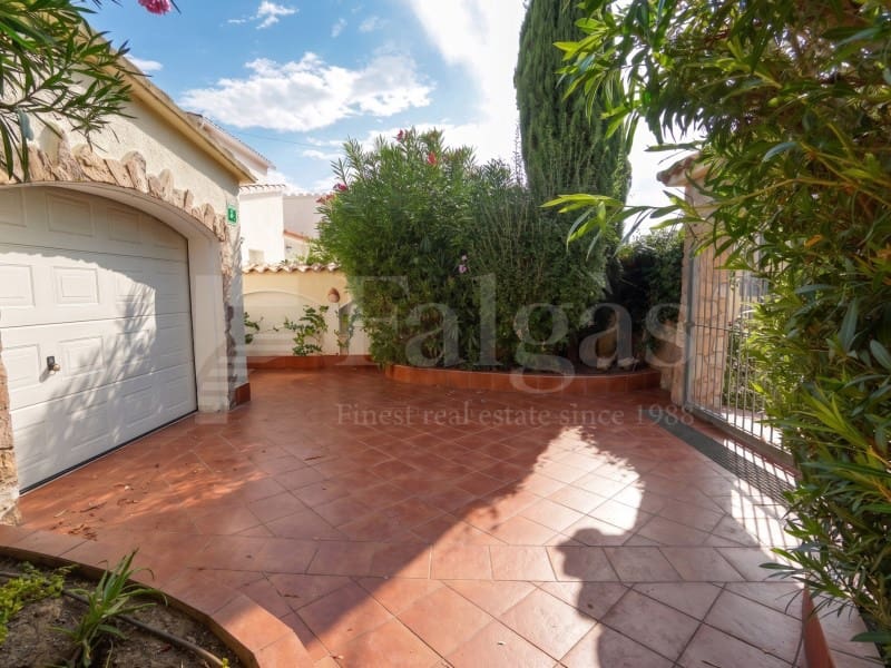 3 slaapkamer Villa te koop in Empuriabrava met zwembad garage - € 1.060.000 (Ref: 10015243)