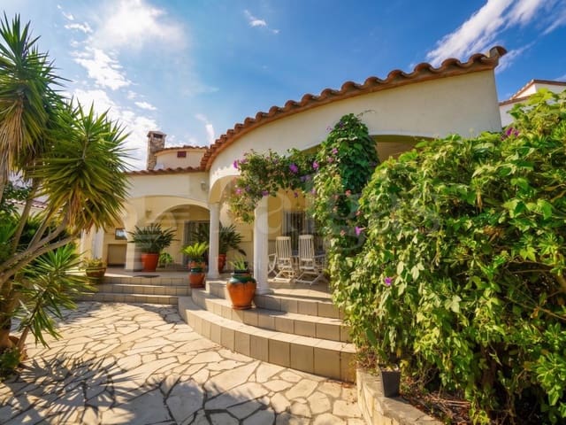 3 slaapkamer Villa te koop in Empuriabrava, Castelló d'Empúries met zwembad garage - € 1.060.000 (Ref: 10015243)